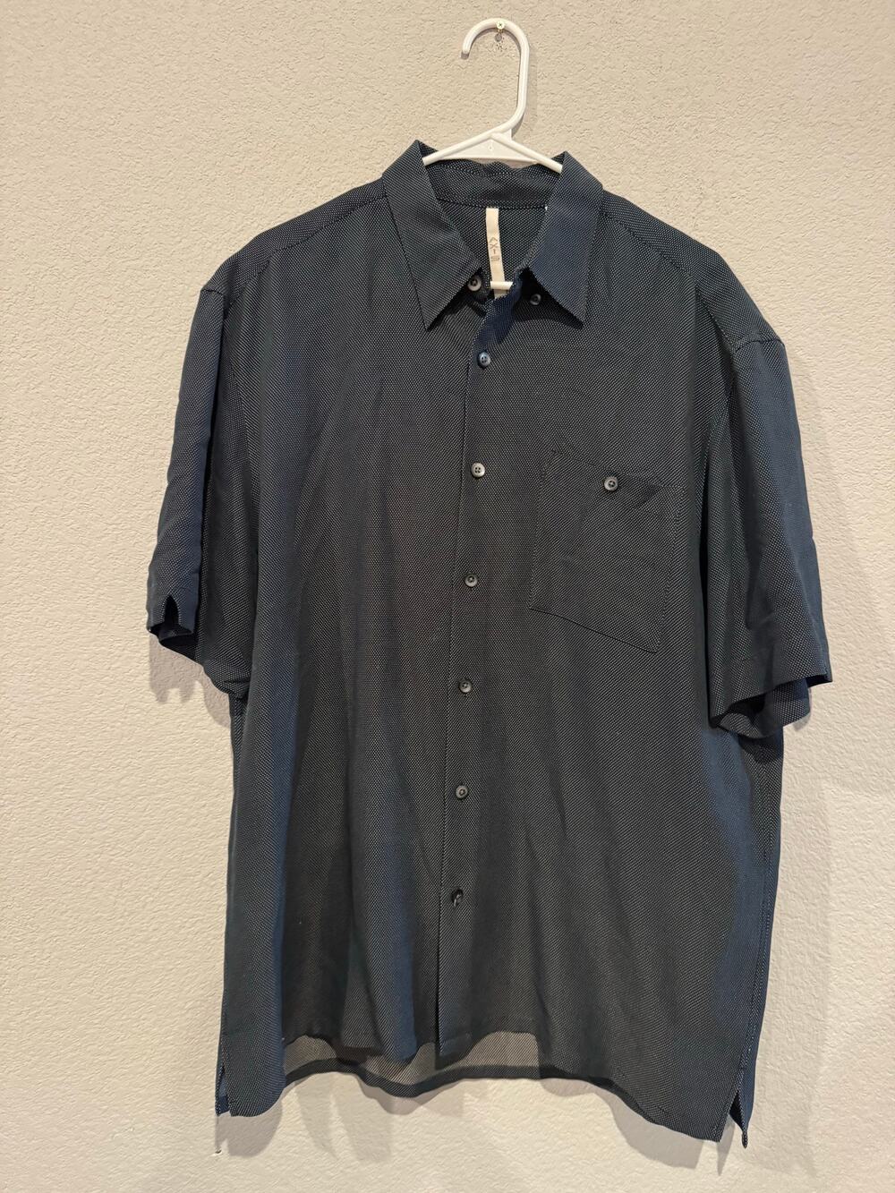 Axis Men's Size Large Short Sleeve Collared Button-Up Shirt Dark Blue